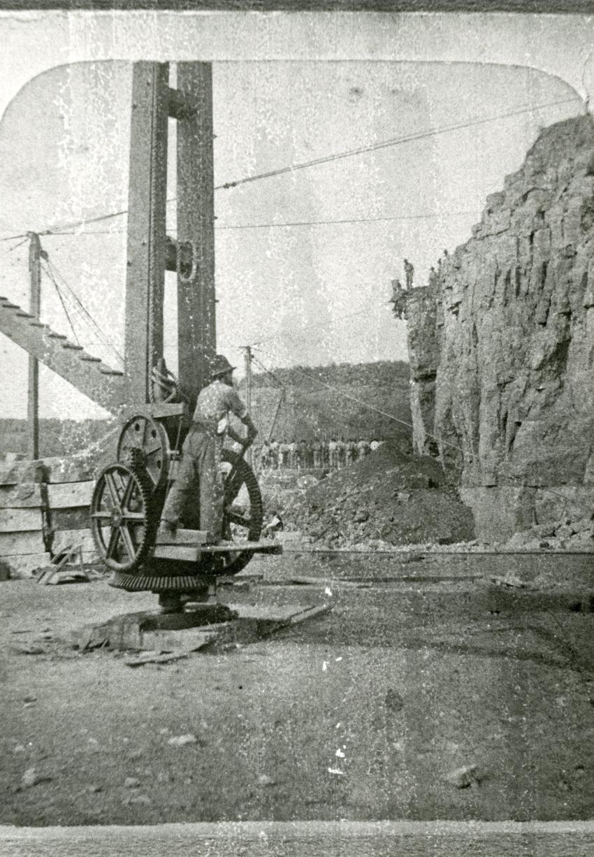 Human-powered quarry crane