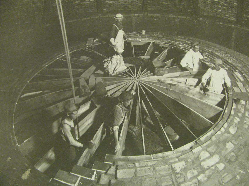 Laying Gustavino tile over inner dome of rotunda